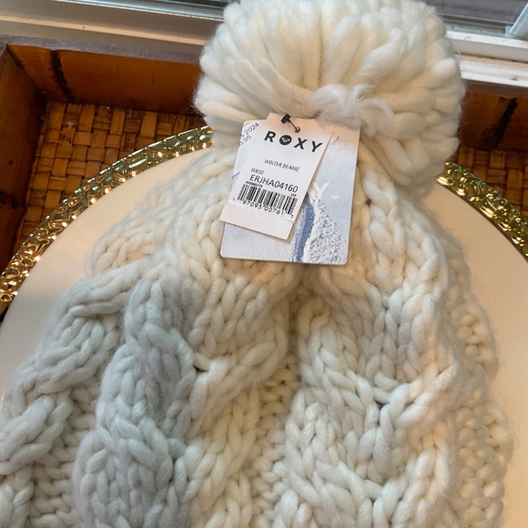 ROXY NWT Winter Beanie - Picture 3 of 5